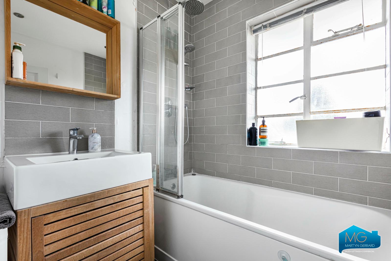 3 bedroom Semi-Detached House to rent - Martyn Gerrard