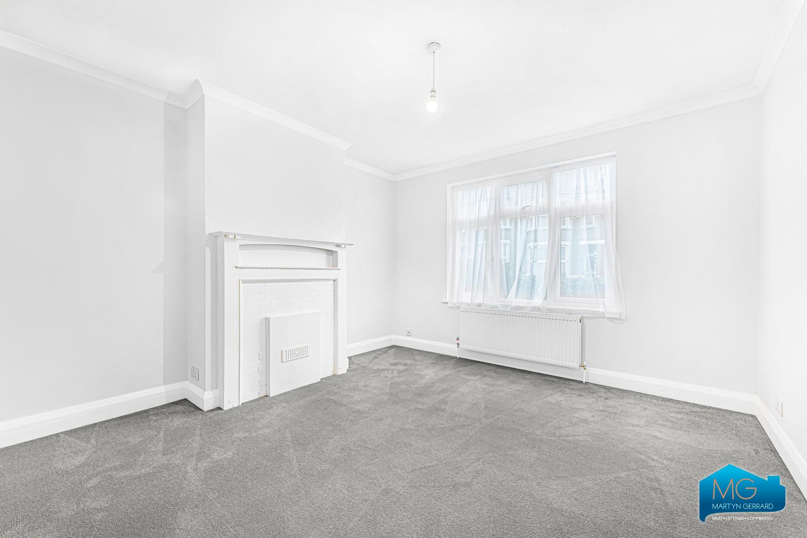 3 bedroom Ground Floor Flat to rent - Martyn Gerrard