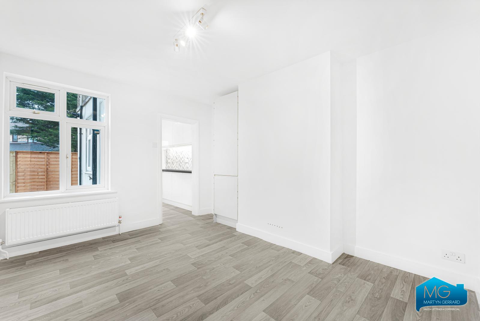 3 bedroom Ground Floor Flat to rent - Martyn Gerrard