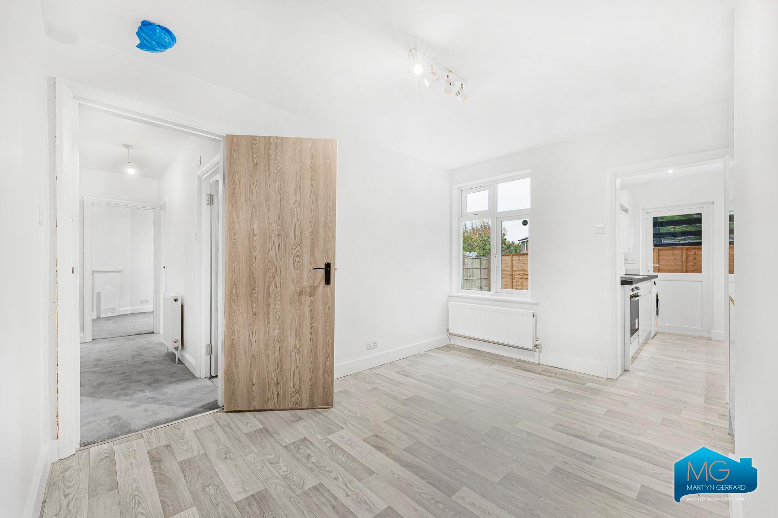 3 bedroom Ground Floor Flat to rent - Martyn Gerrard