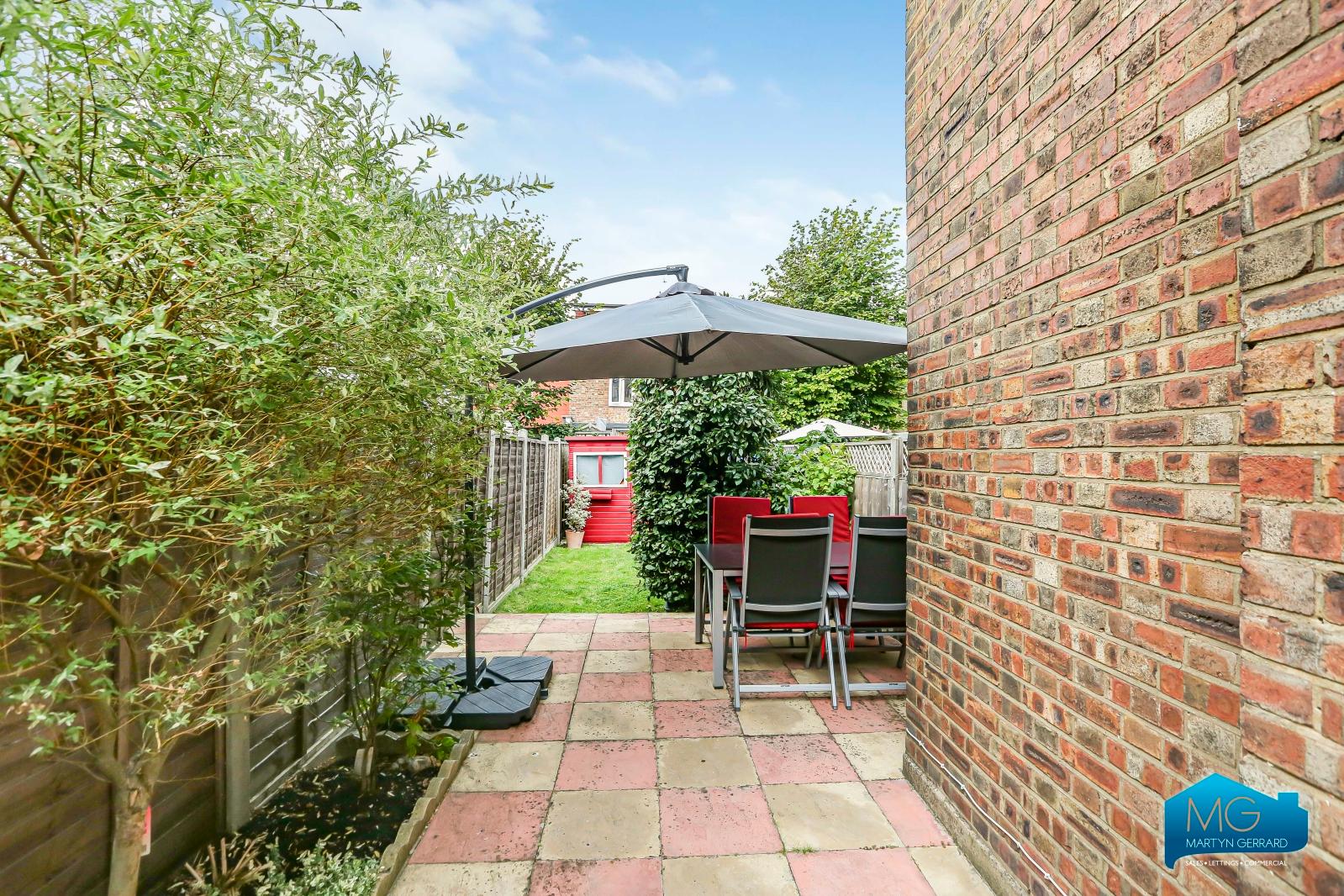2 bedroom Ground Floor Flat to rent - Martyn Gerrard