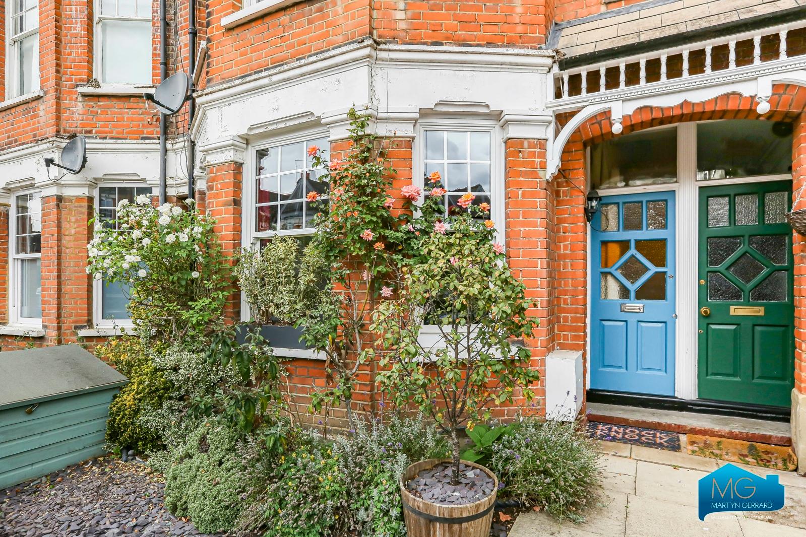 2 bedroom Ground Floor Flat to rent - Martyn Gerrard