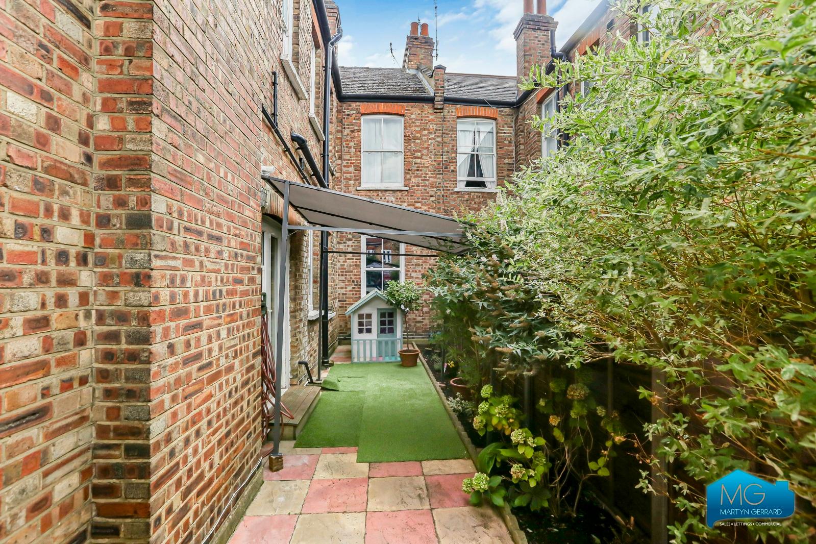 2 bedroom Ground Floor Flat to rent - Martyn Gerrard