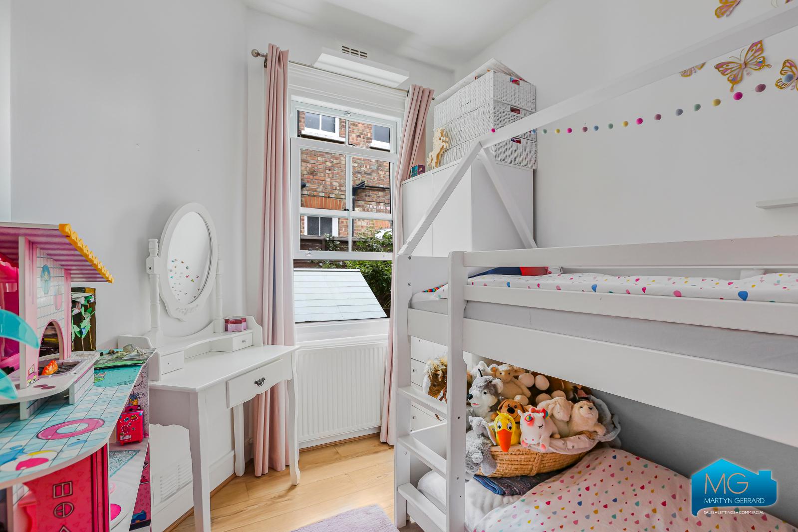 2 bedroom Ground Floor Flat to rent - Martyn Gerrard