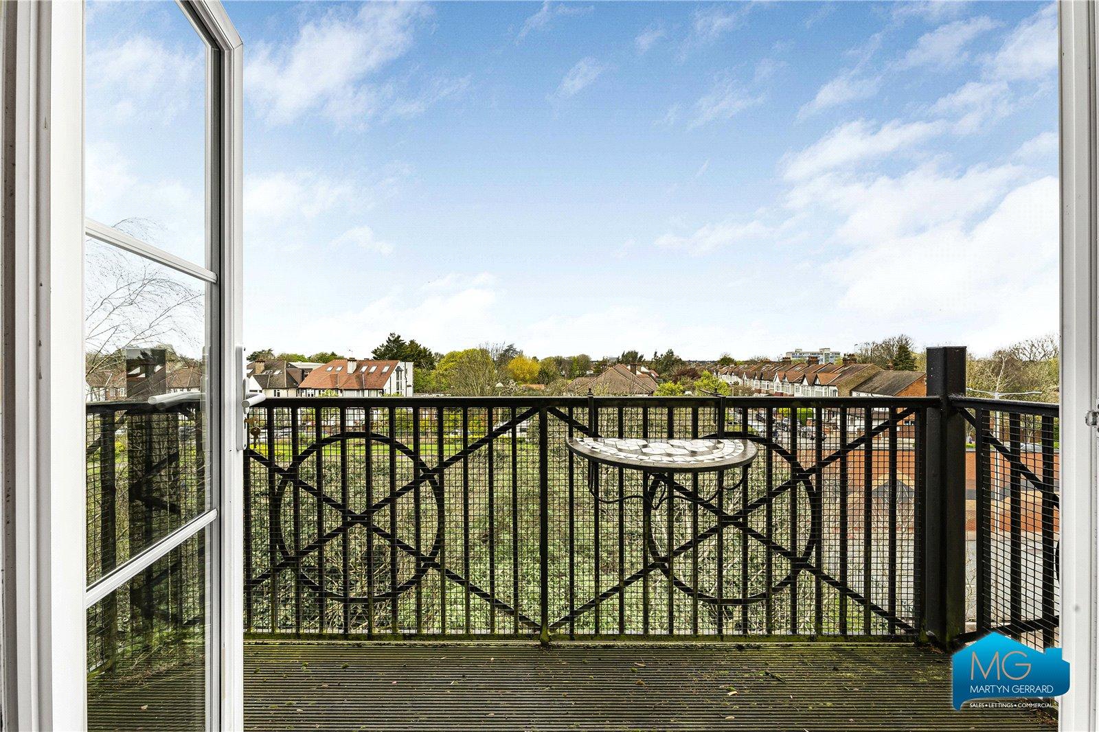 2 bedroom Apartment to rent - Martyn Gerrard