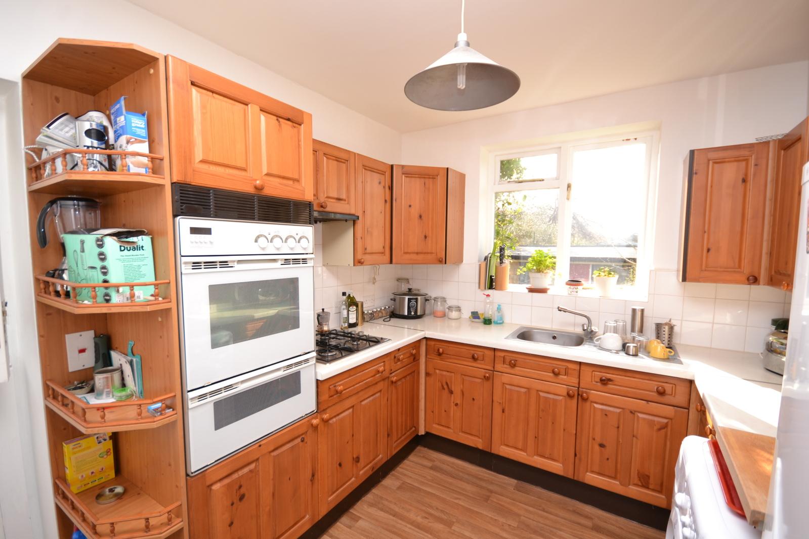 2 bedroom Ground Floor Flat to rent - Martyn Gerrard
