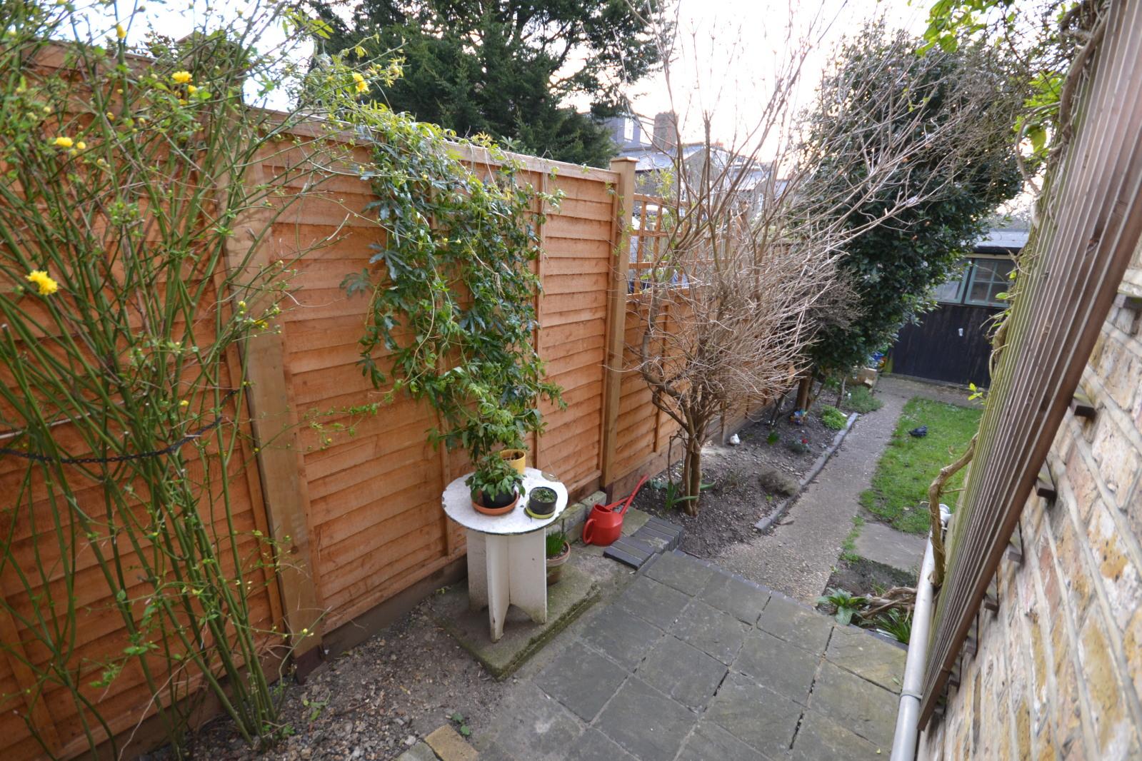 2 bedroom Ground Floor Flat to rent - Martyn Gerrard