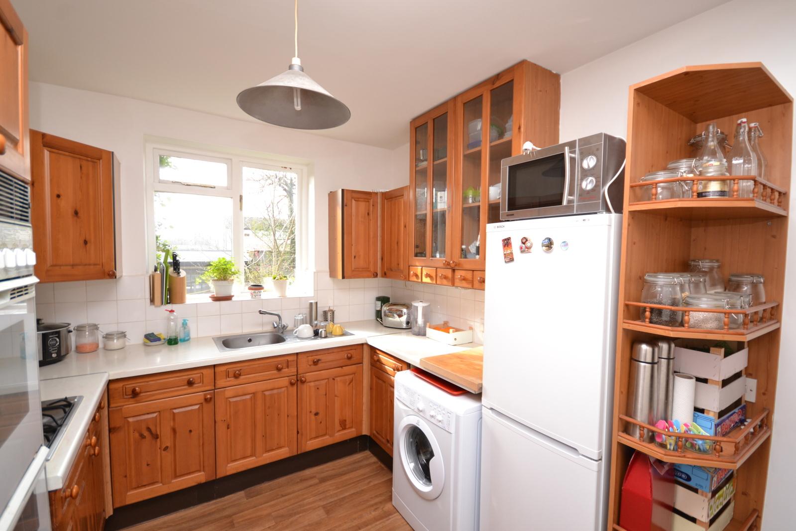 2 bedroom Ground Floor Flat to rent - Martyn Gerrard