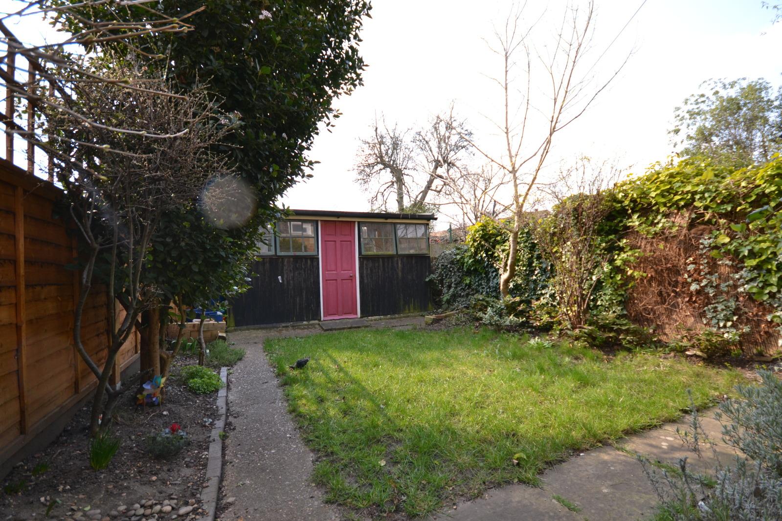2 bedroom Ground Floor Flat to rent - Martyn Gerrard