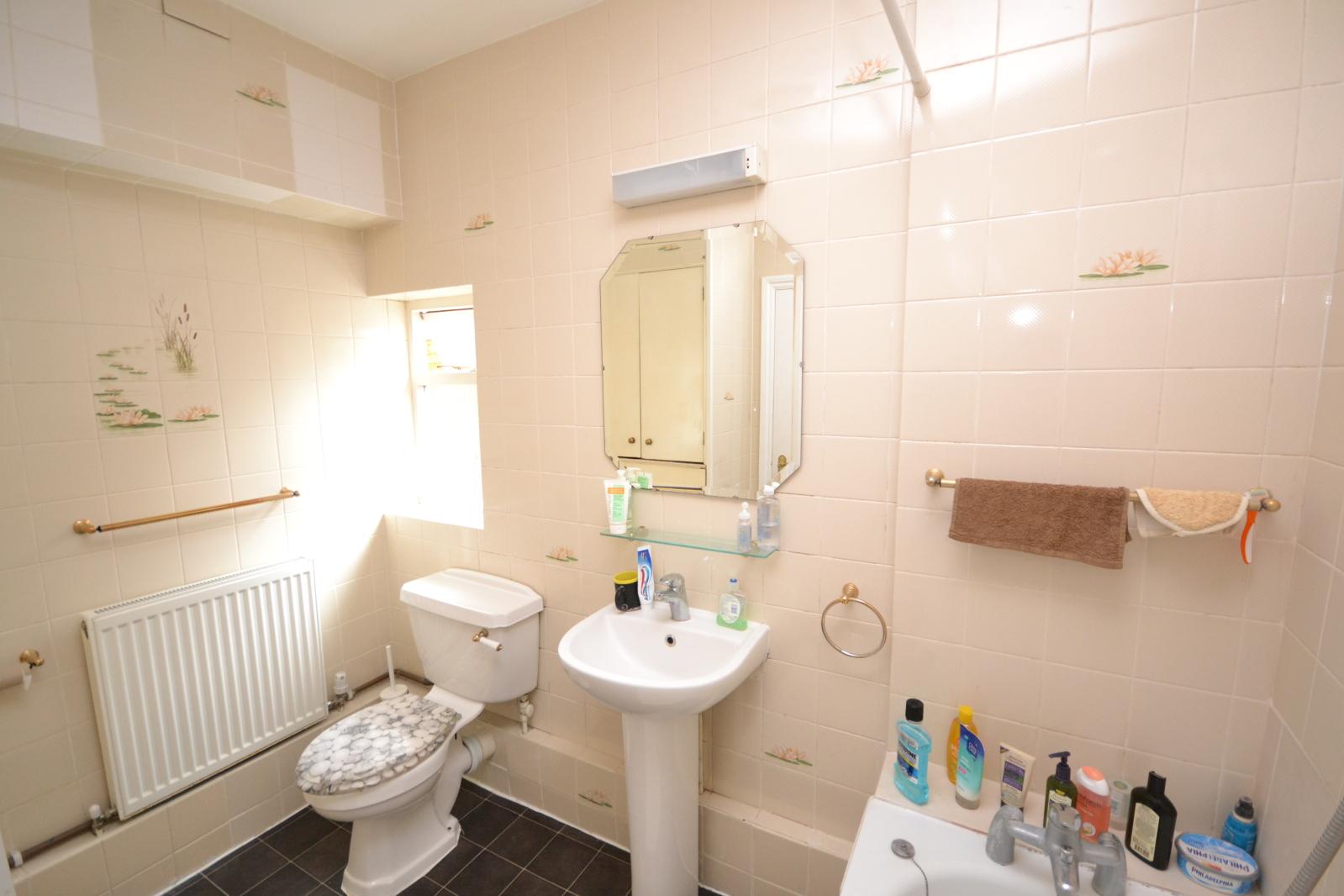 2 bedroom Ground Floor Flat to rent - Martyn Gerrard
