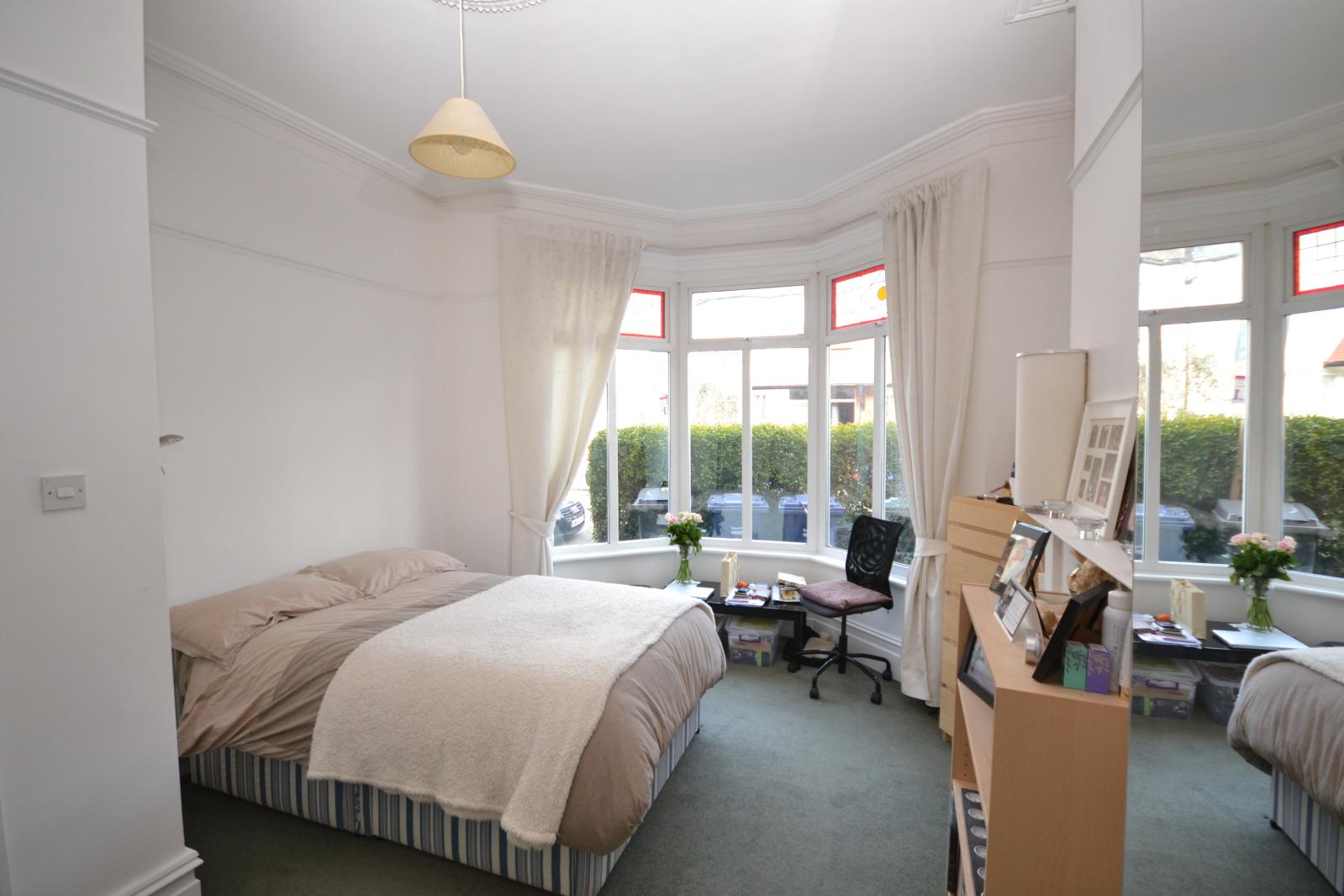 2 bedroom Ground Floor Flat to rent - Martyn Gerrard