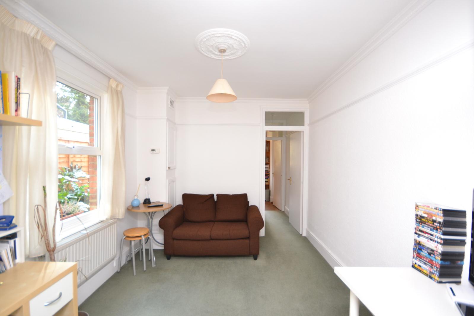 2 bedroom Ground Floor Flat to rent - Martyn Gerrard