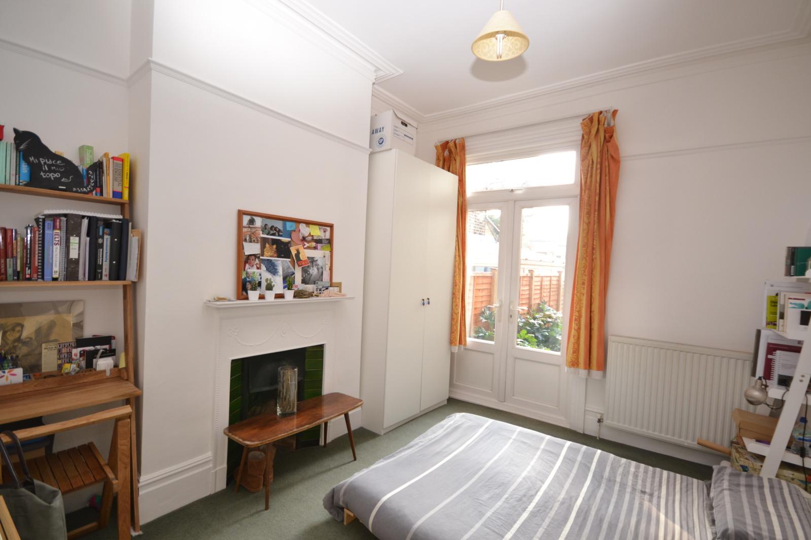 2 bedroom Ground Floor Flat to rent - Martyn Gerrard