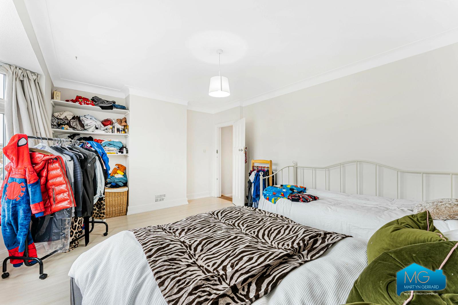 3 bedroom Semi-Detached House to rent - Martyn Gerrard