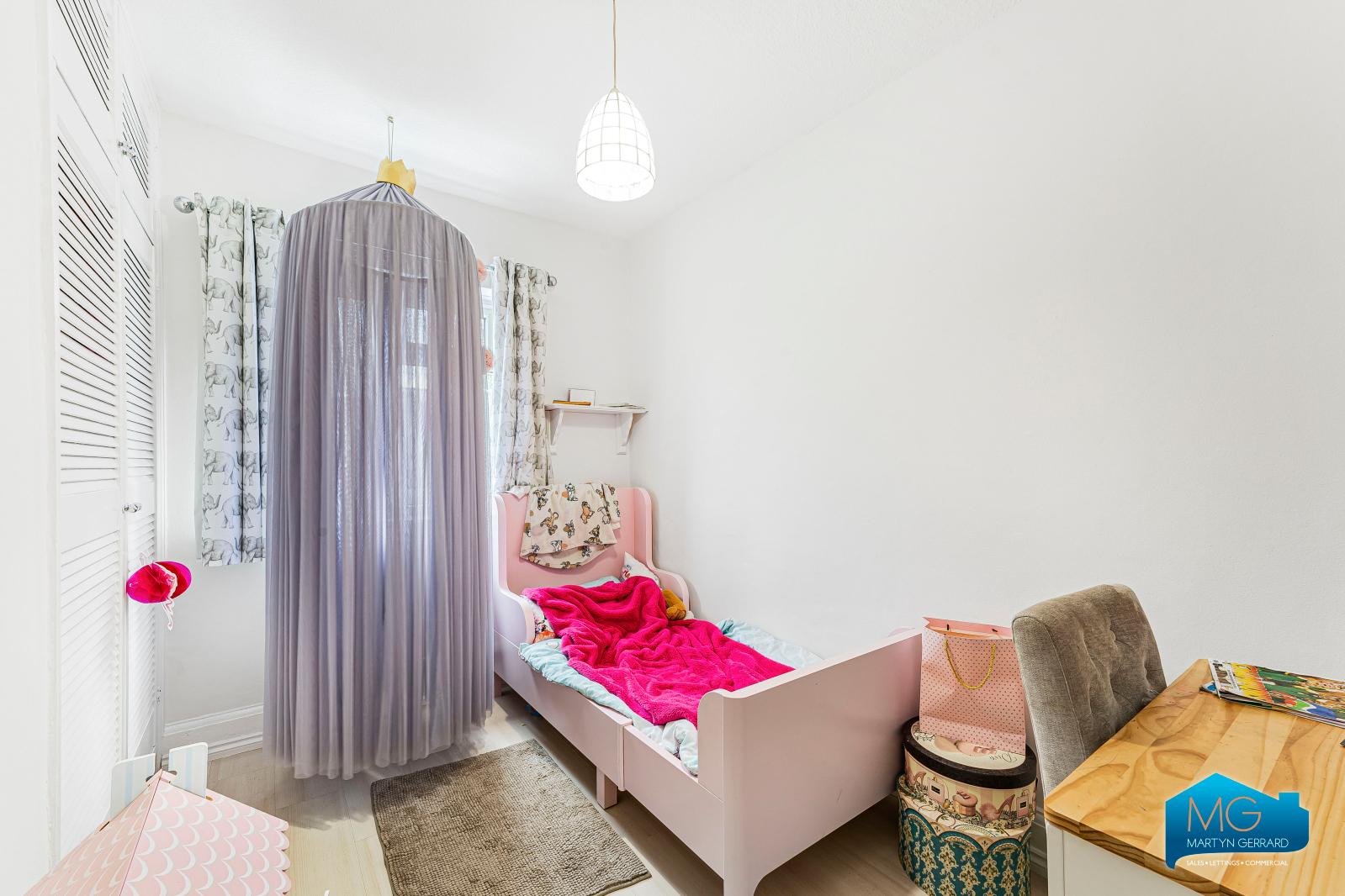 3 bedroom Semi-Detached House to rent - Martyn Gerrard