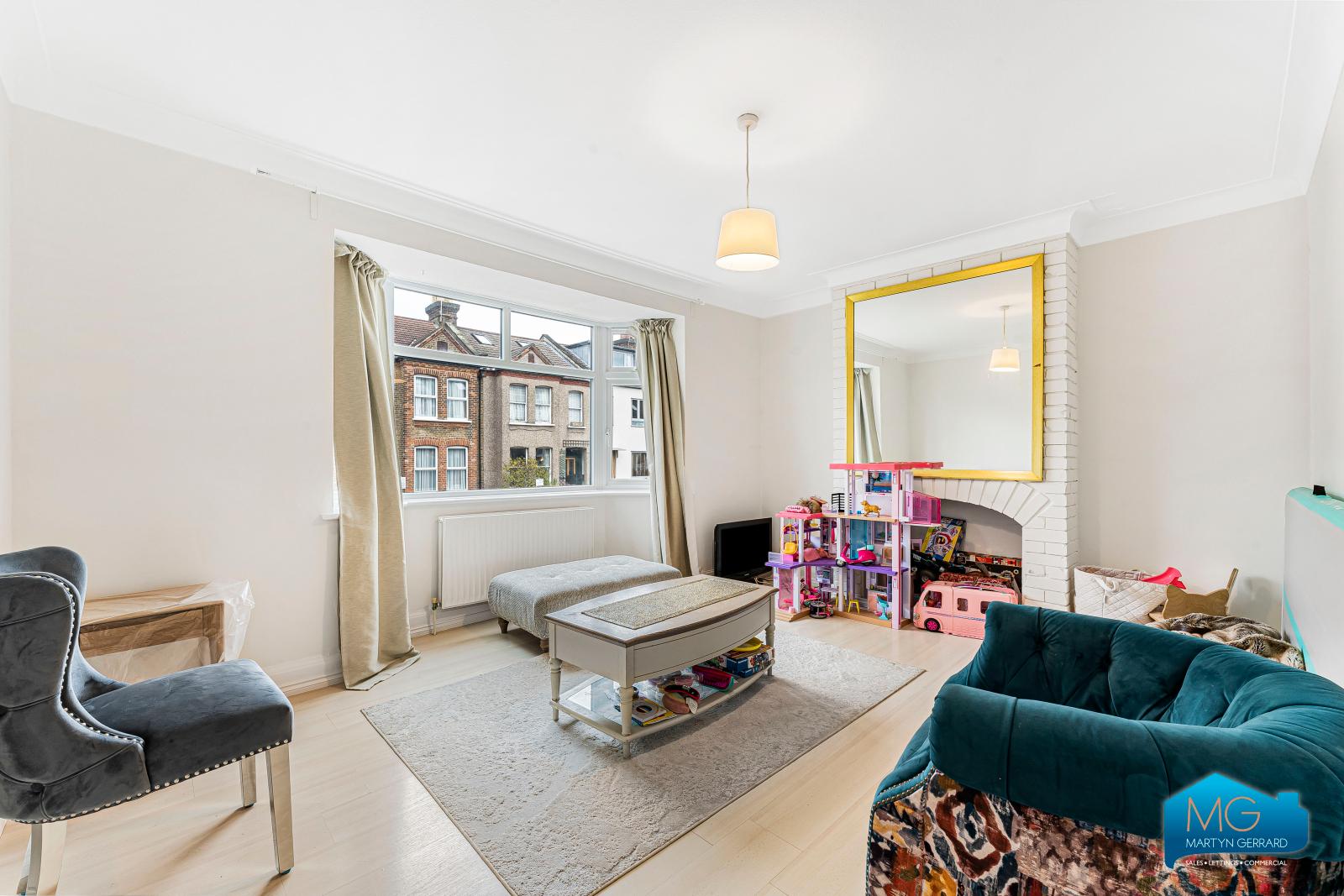 3 bedroom Semi-Detached House to rent - Martyn Gerrard