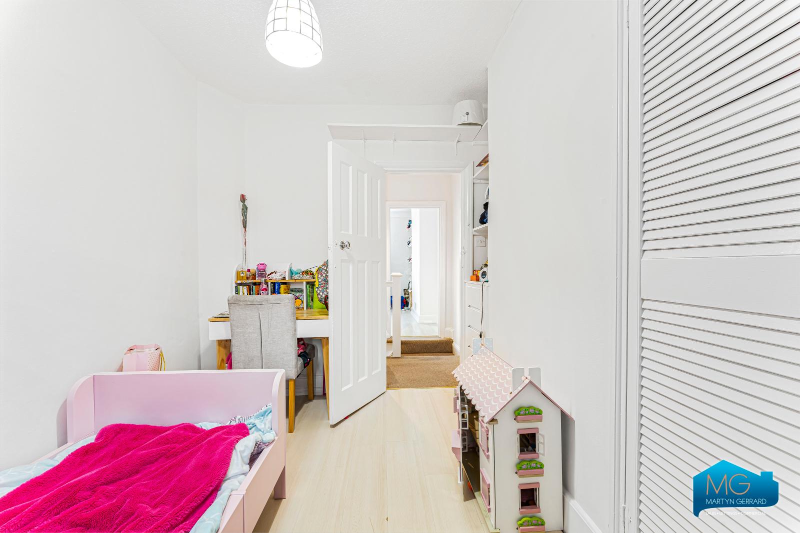 3 bedroom Semi-Detached House to rent - Martyn Gerrard