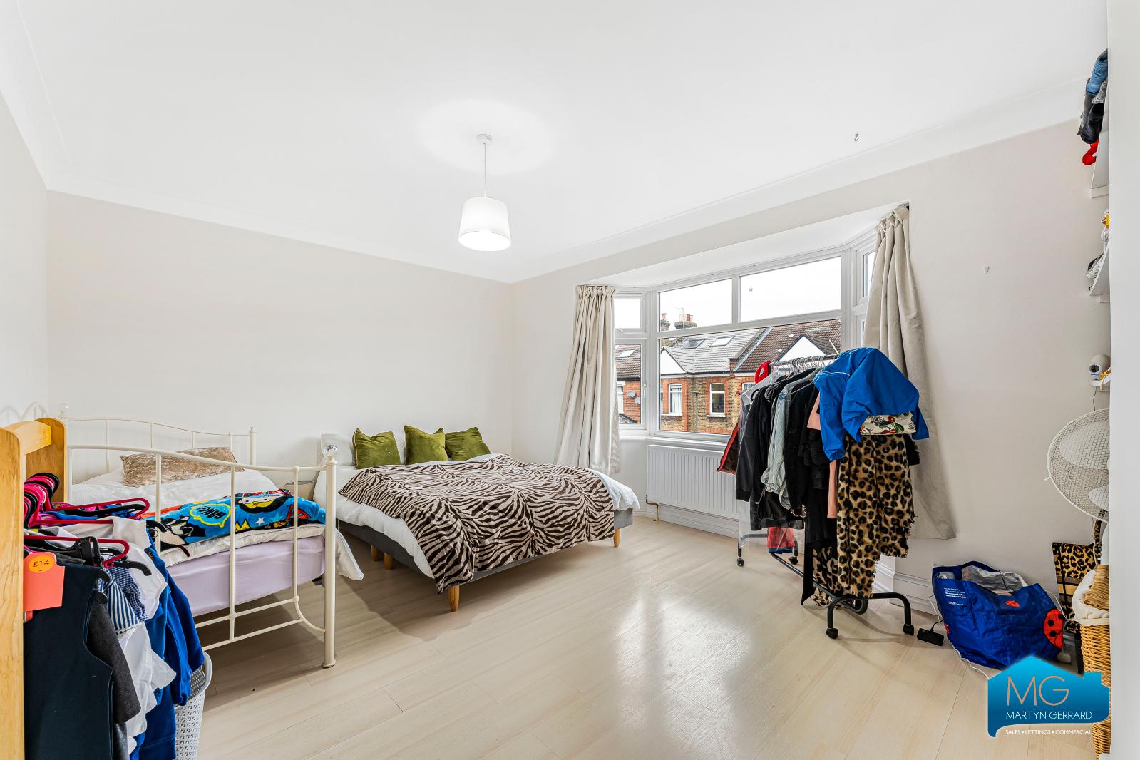 3 bedroom Semi-Detached House to rent - Martyn Gerrard