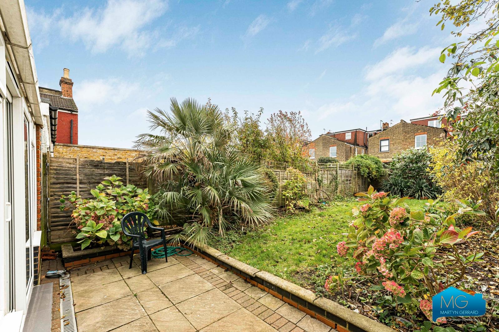 3 bedroom Semi-Detached House to rent - Martyn Gerrard
