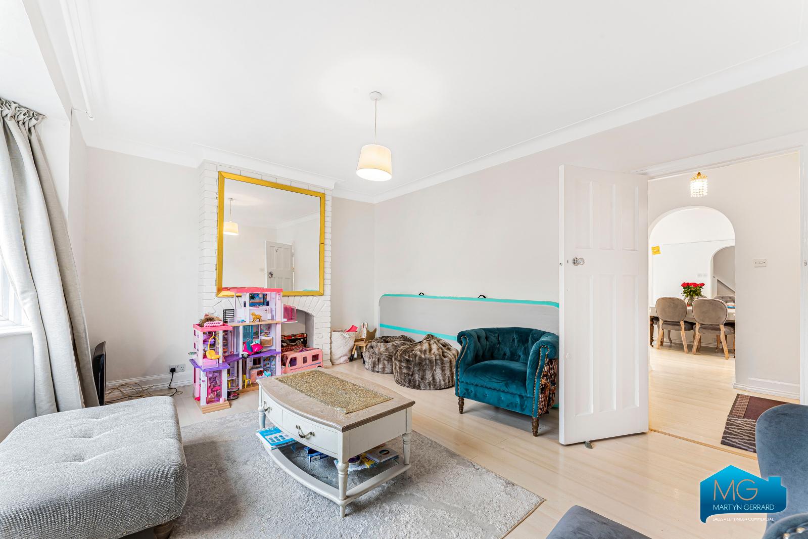 3 bedroom Semi-Detached House to rent - Martyn Gerrard