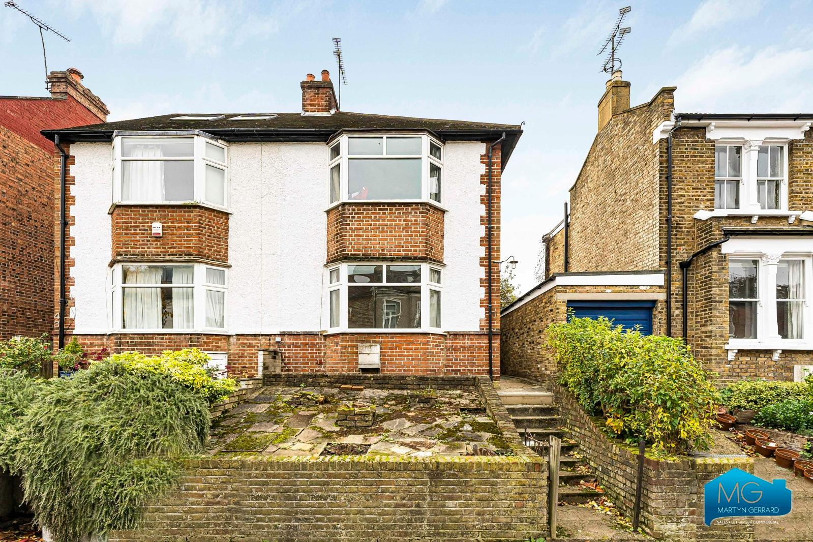 3 bedroom Semi-Detached House to rent - Martyn Gerrard