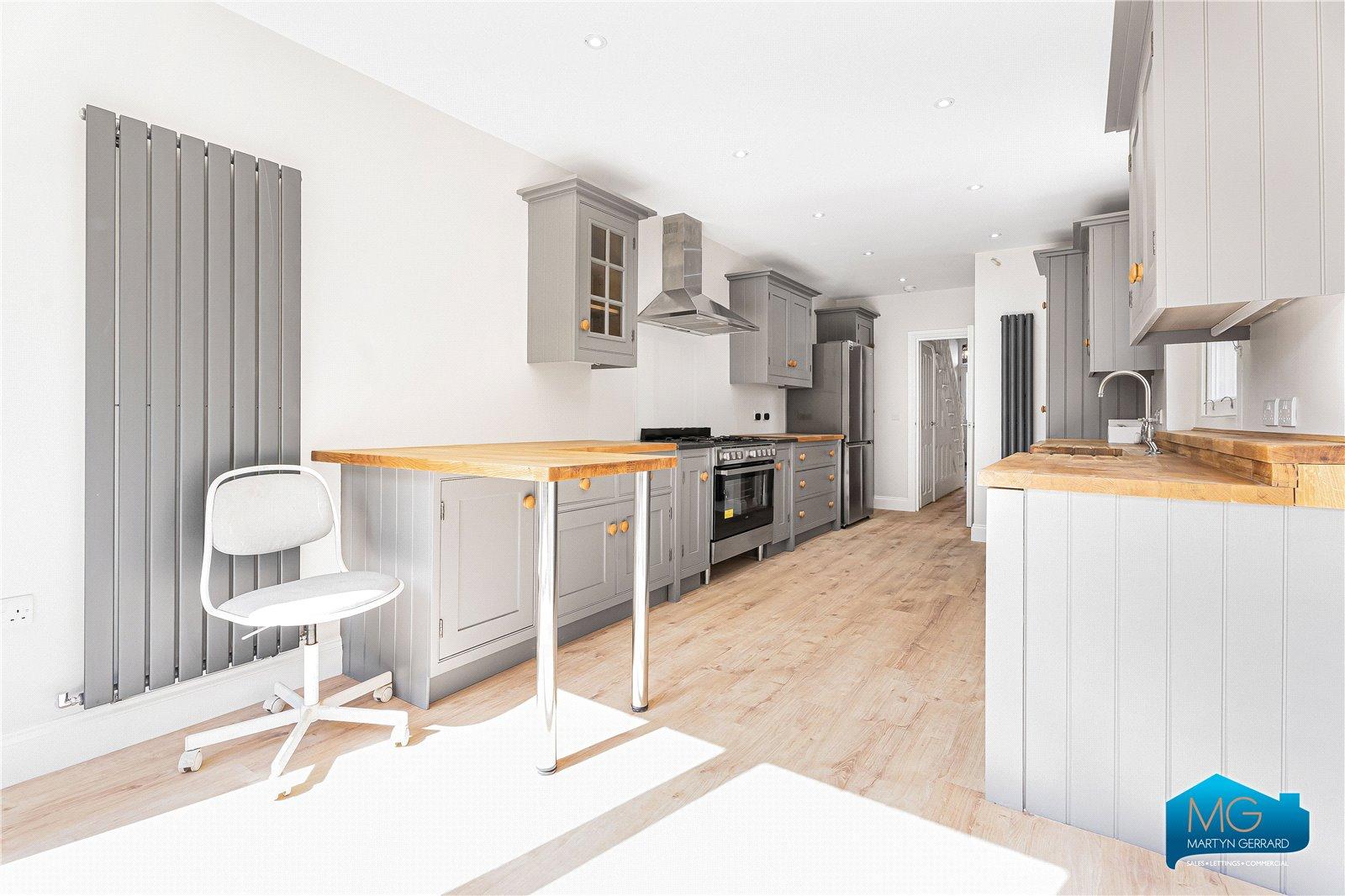 4 bedroom Terraced House to rent - Martyn Gerrard