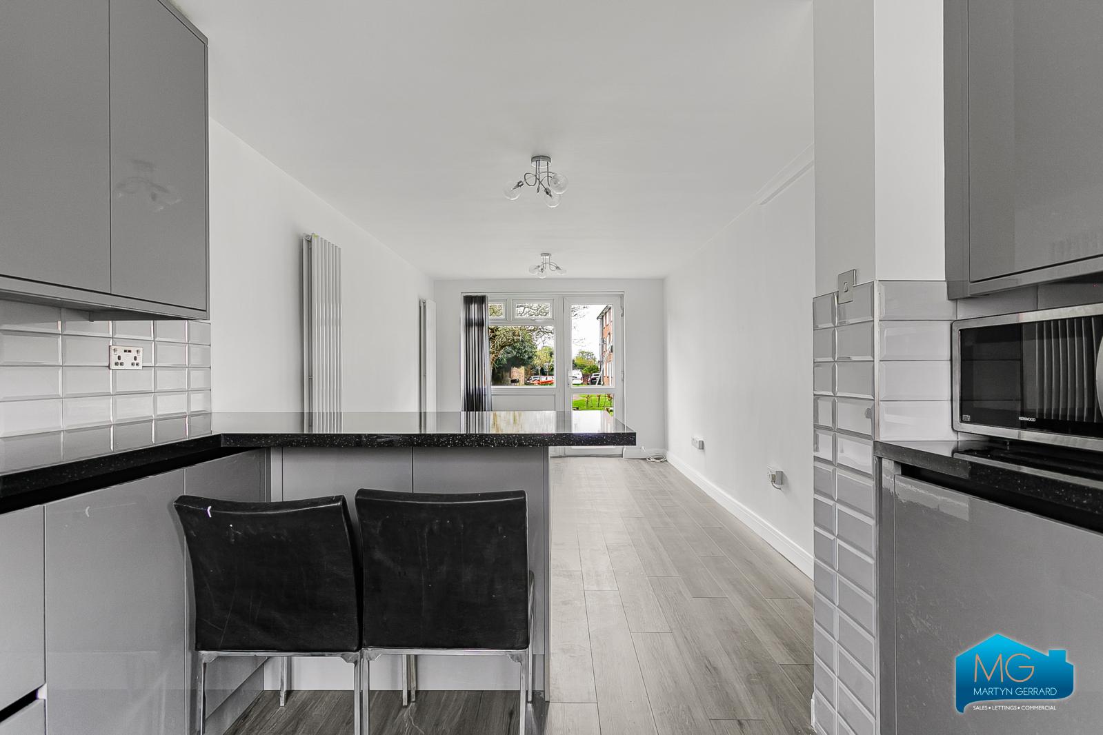 3 bedroom Ground Floor Flat to rent - Martyn Gerrard