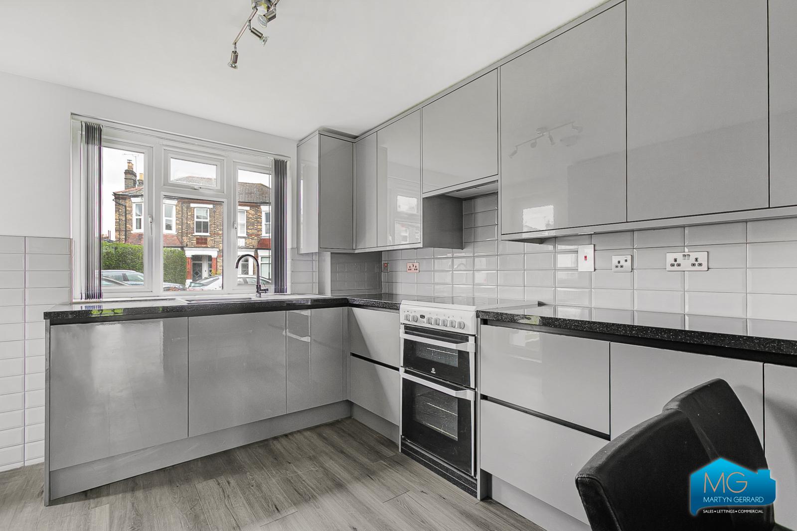 3 bedroom Ground Floor Flat to rent - Martyn Gerrard