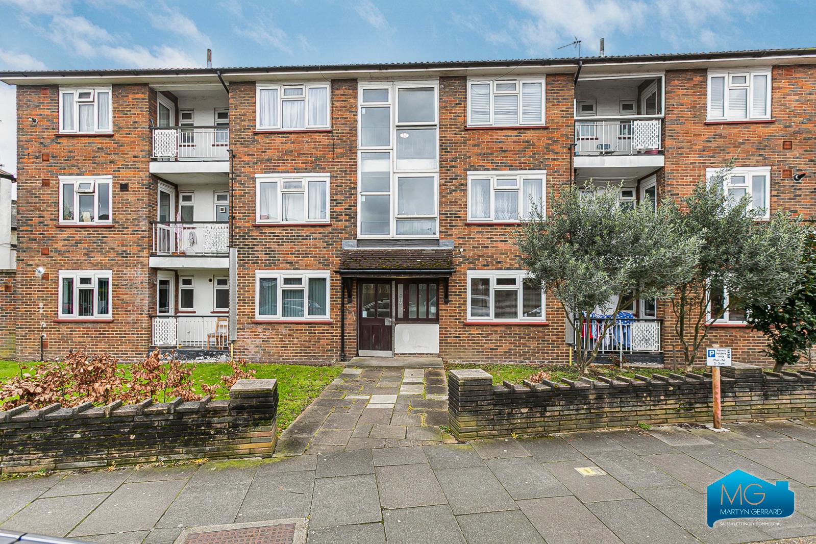 3 bedroom Ground Floor Flat to rent - Martyn Gerrard
