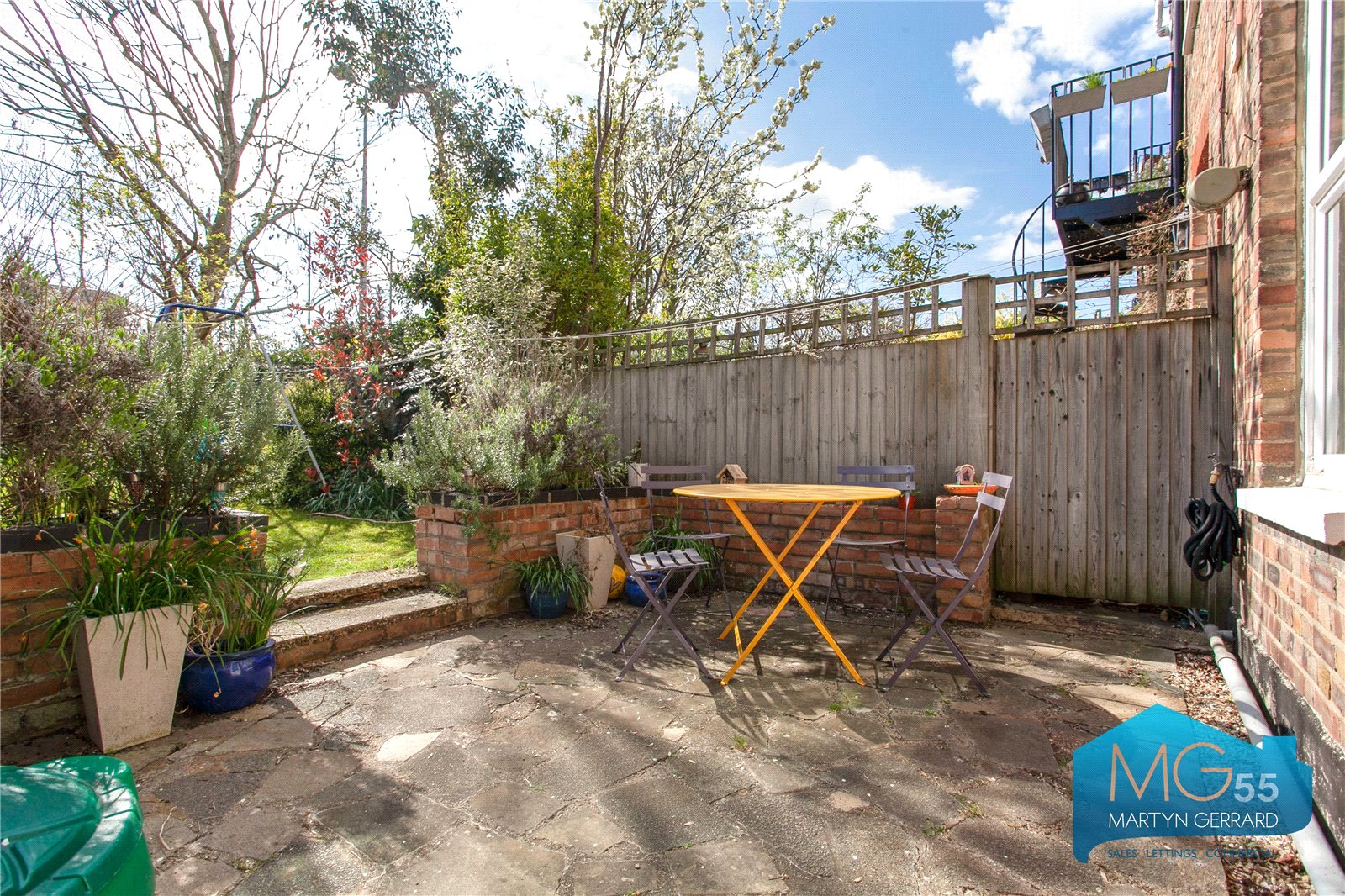 2 bedroom Ground Floor Flat to rent - Martyn Gerrard