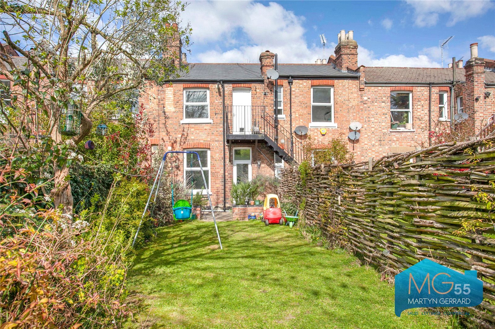 2 bedroom Ground Floor Flat to rent - Martyn Gerrard