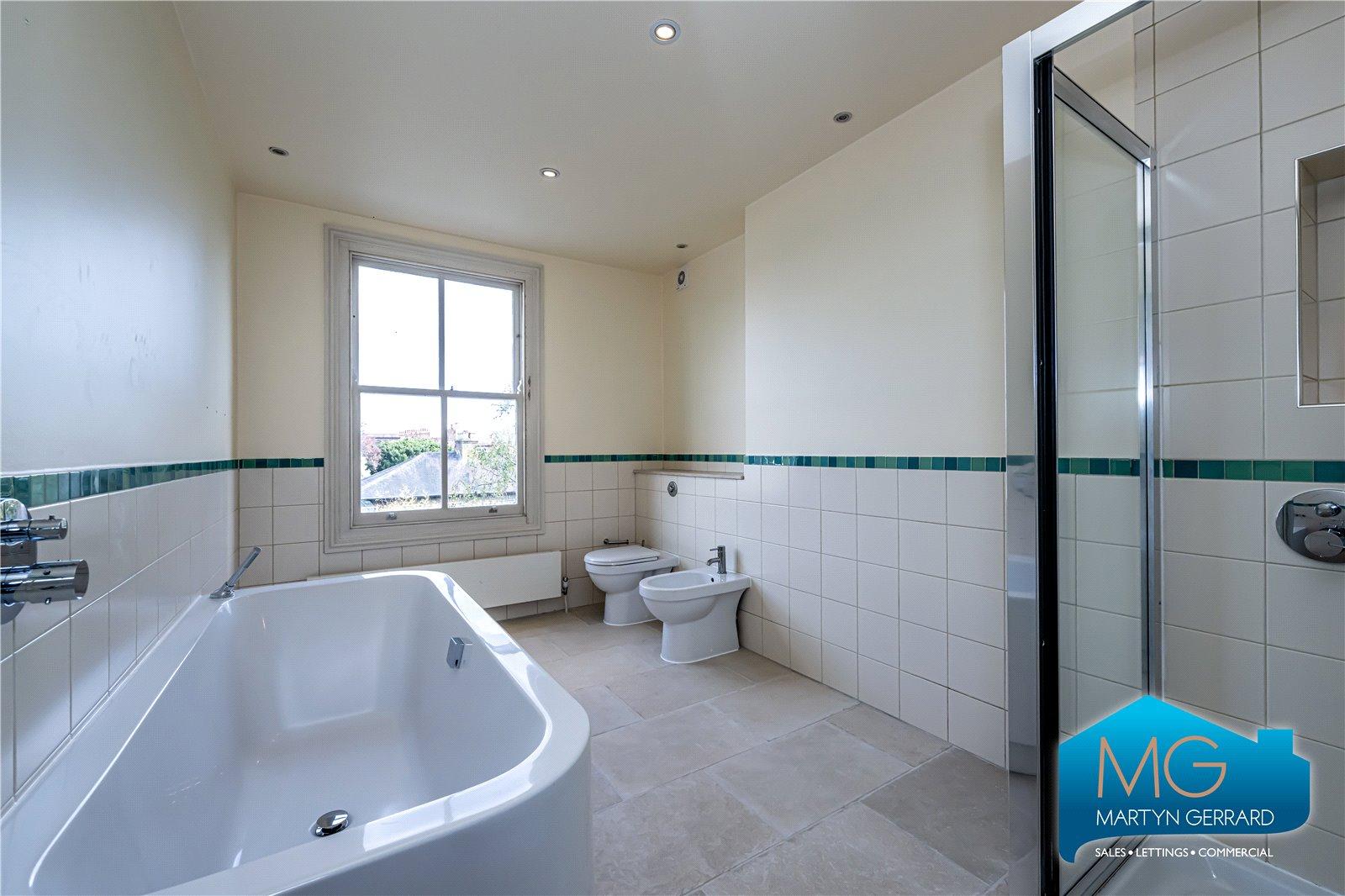 6 bedroom Semi-Detached House to rent - Martyn Gerrard
