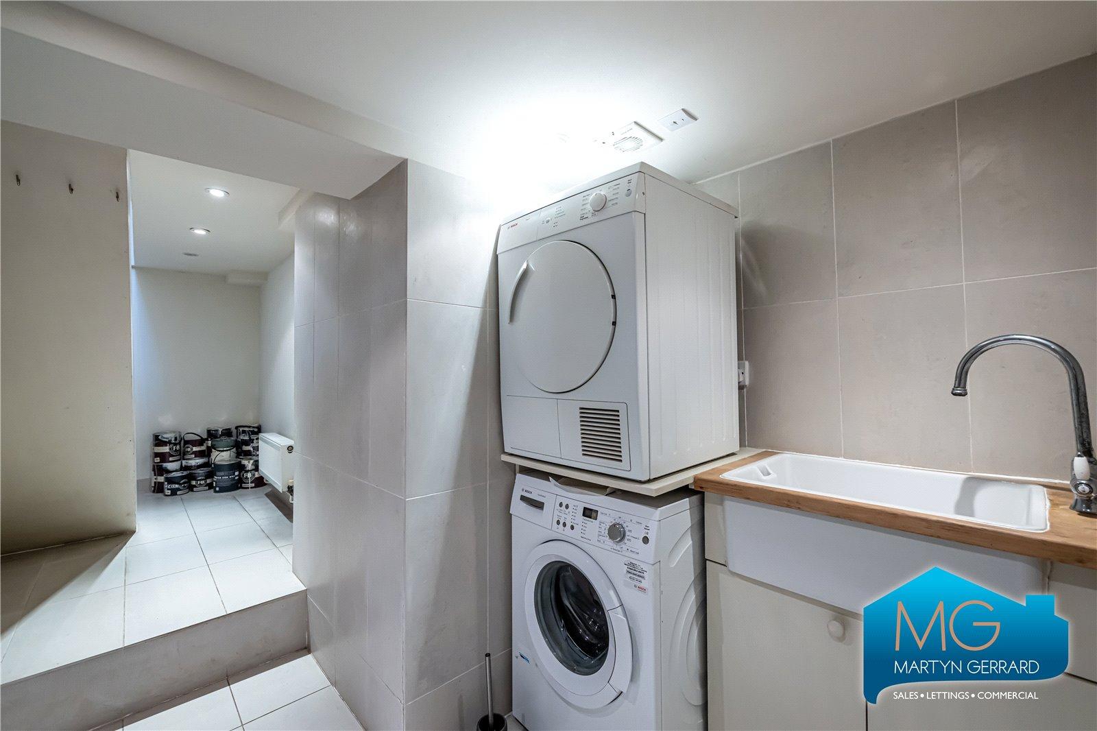 6 bedroom Semi-Detached House to rent - Martyn Gerrard