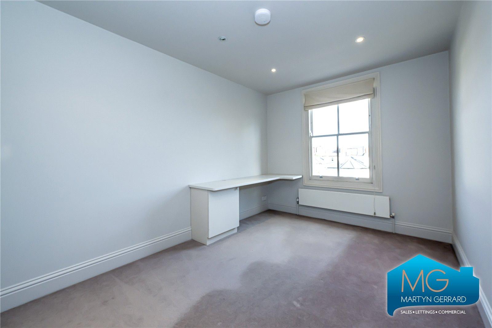 6 bedroom Semi-Detached House to rent - Martyn Gerrard