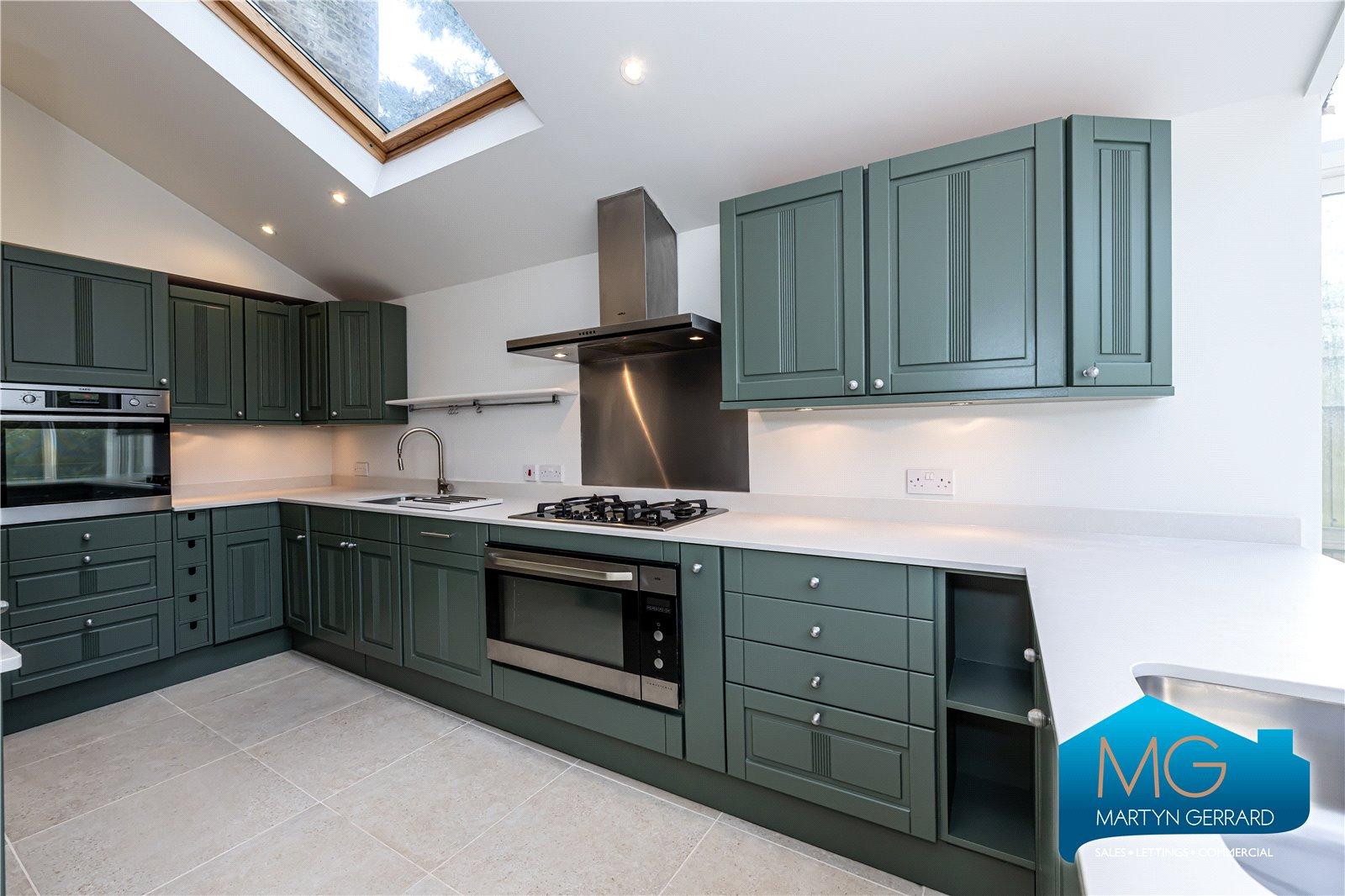 6 bedroom Semi-Detached House to rent - Martyn Gerrard
