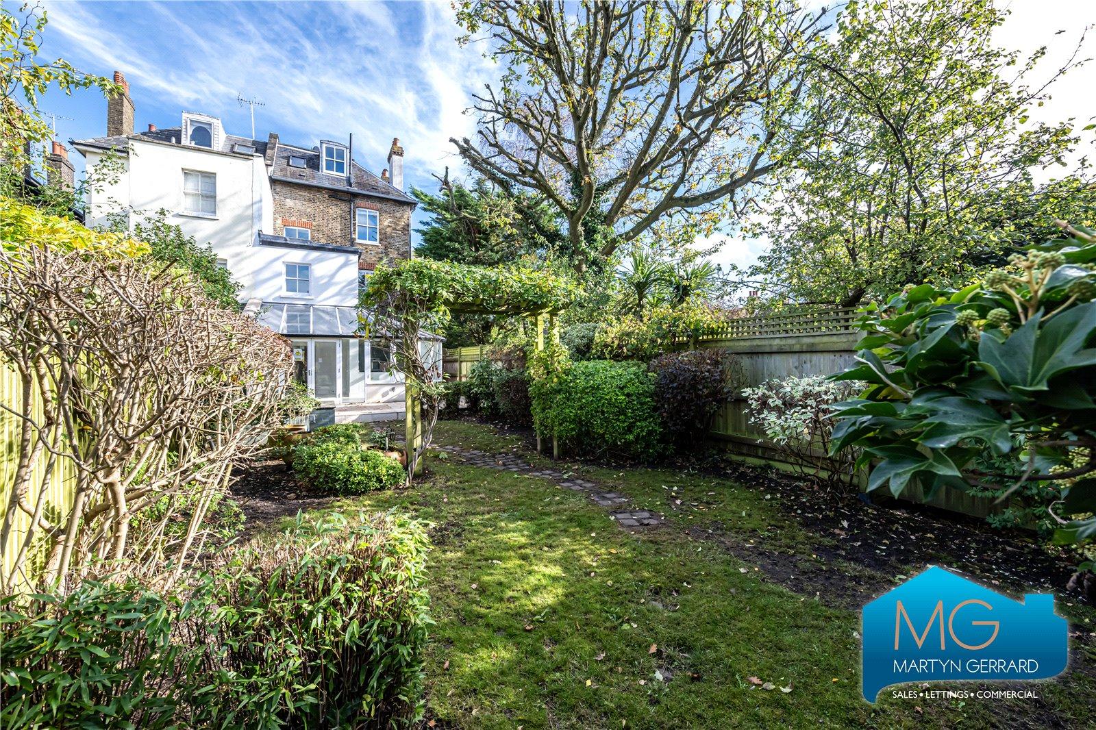 6 bedroom Semi-Detached House to rent - Martyn Gerrard