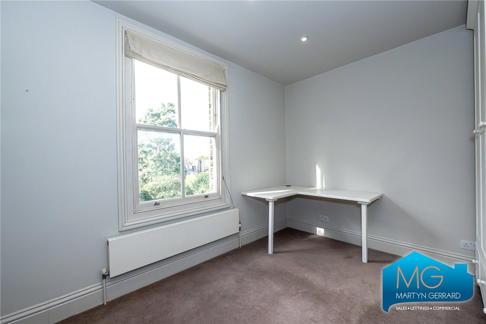 6 bedroom Semi-Detached House to rent - Martyn Gerrard