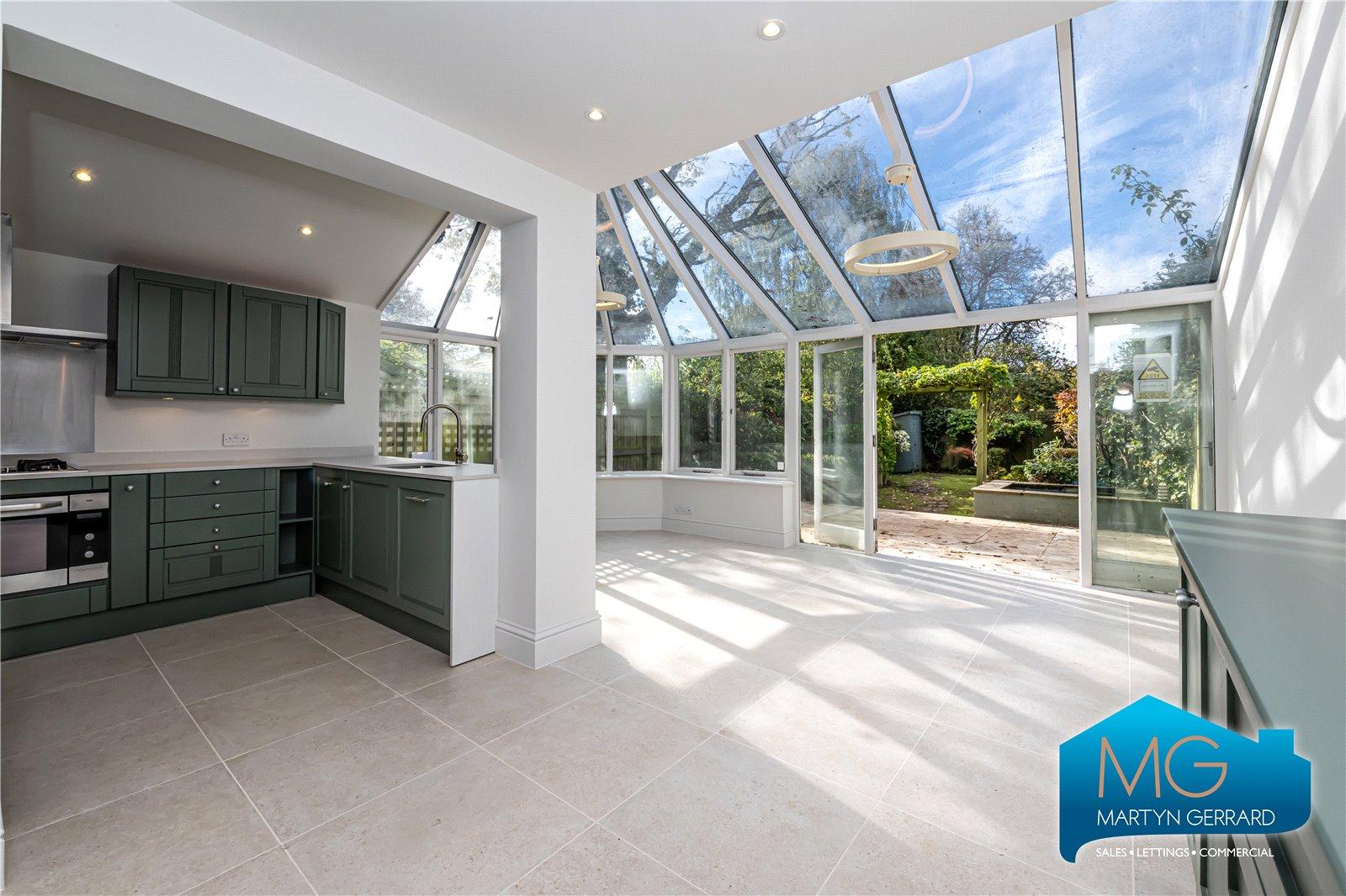 6 bedroom Semi-Detached House to rent - Martyn Gerrard