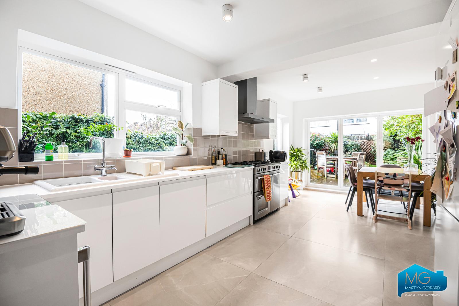 5 bedroom Terraced House to rent - Martyn Gerrard