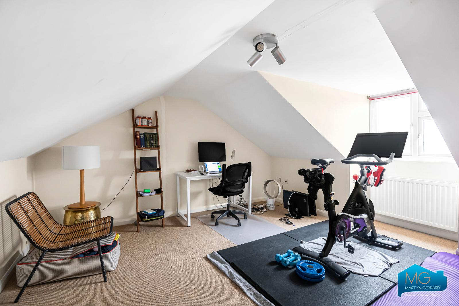 5 bedroom Terraced House to rent - Martyn Gerrard