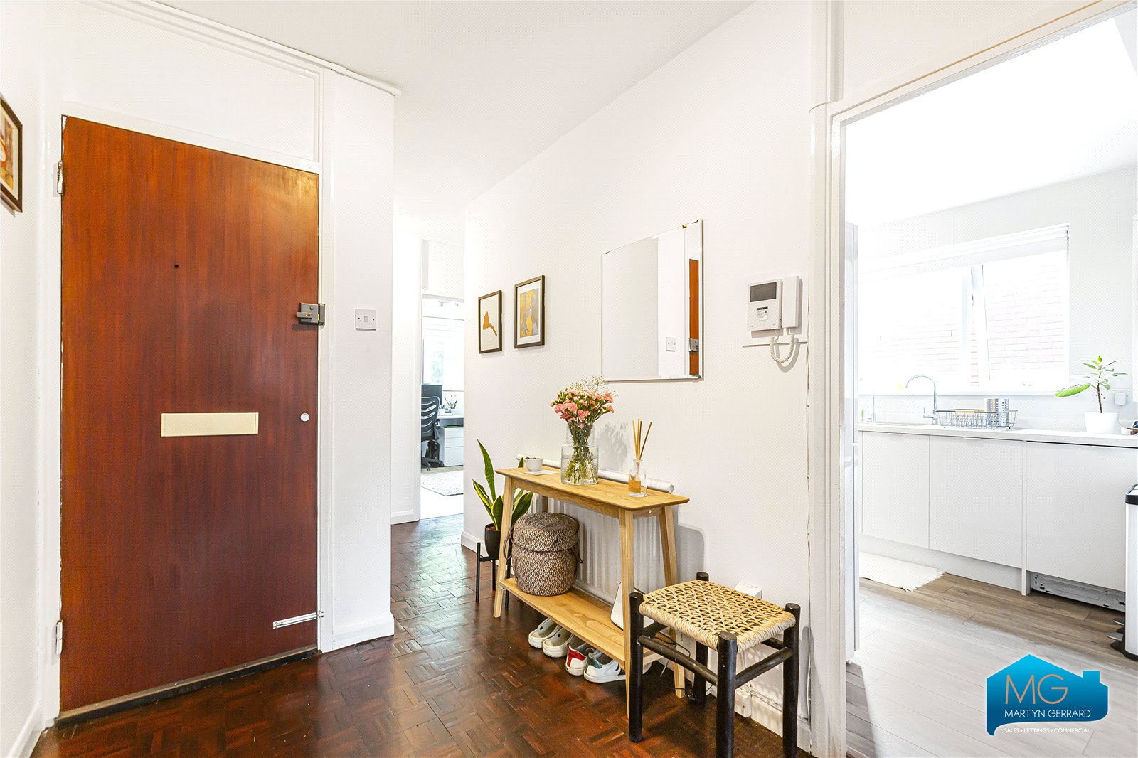2 bedroom Apartment to rent - Martyn Gerrard