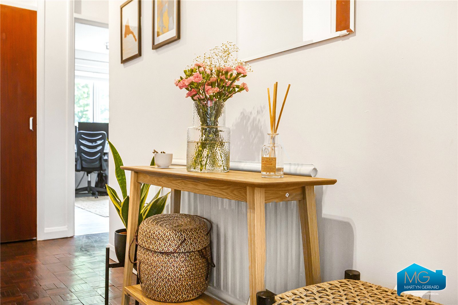 2 bedroom Apartment to rent - Martyn Gerrard