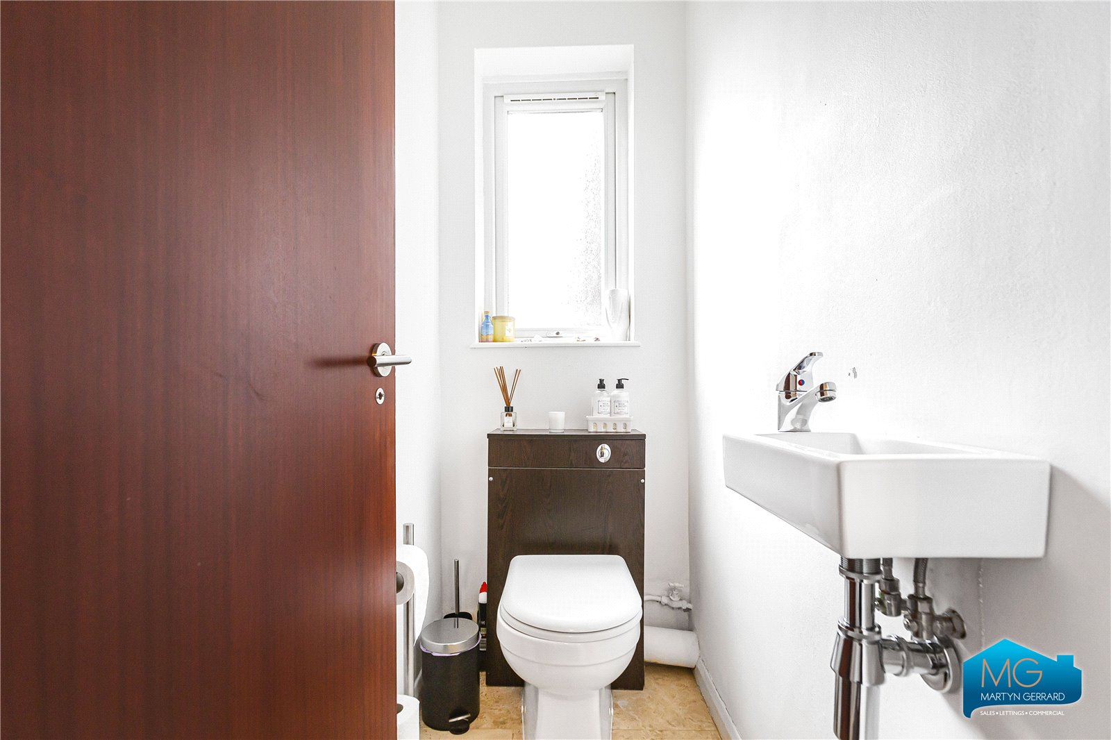 2 bedroom Apartment to rent - Martyn Gerrard