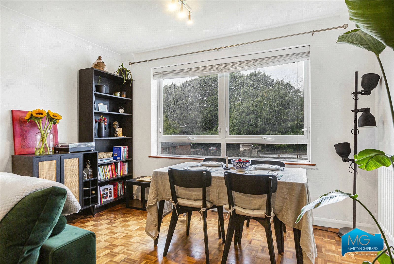 2 bedroom Apartment to rent - Martyn Gerrard