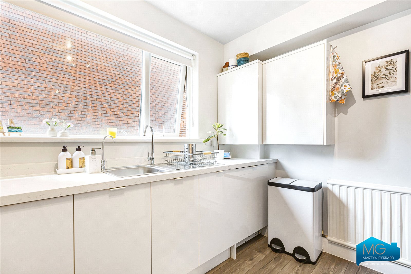 2 bedroom Apartment to rent - Martyn Gerrard
