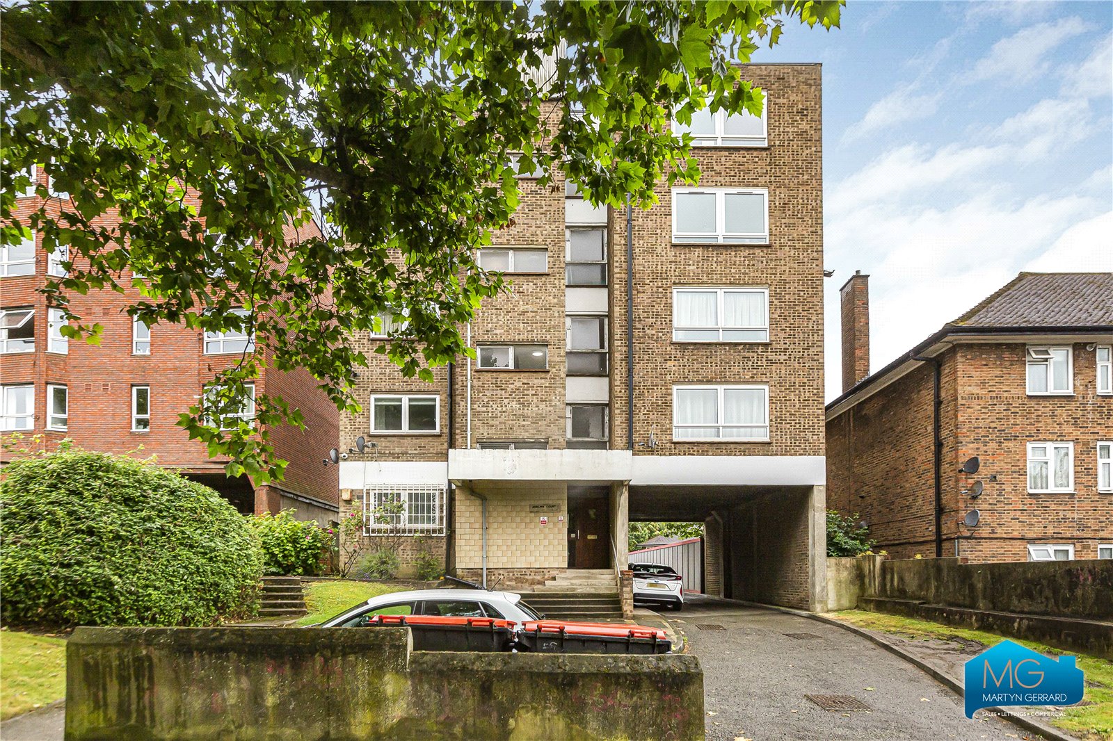 2 bedroom Apartment to rent - Martyn Gerrard
