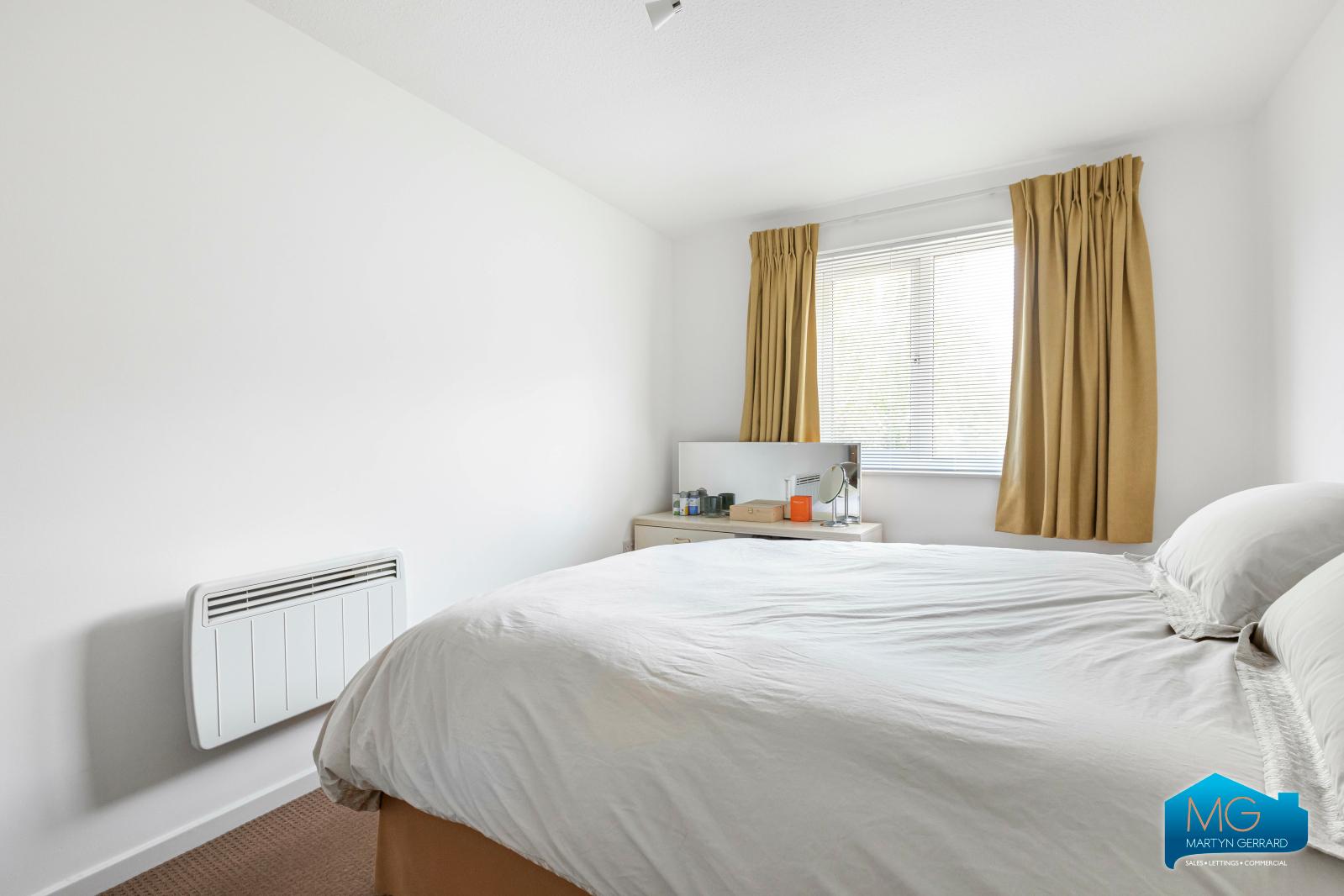 2 bedroom Apartment to rent - Martyn Gerrard