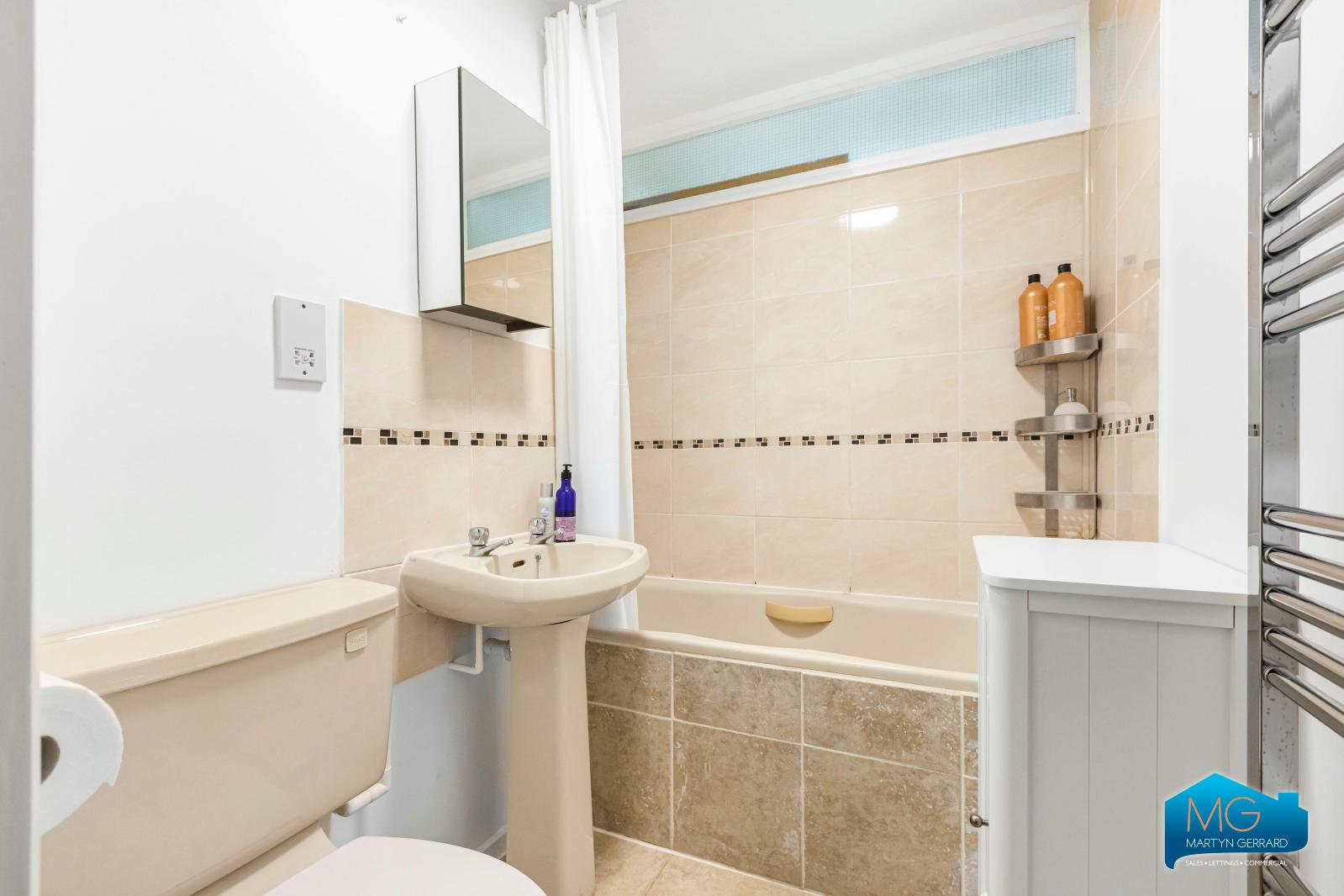 2 bedroom Apartment to rent - Martyn Gerrard