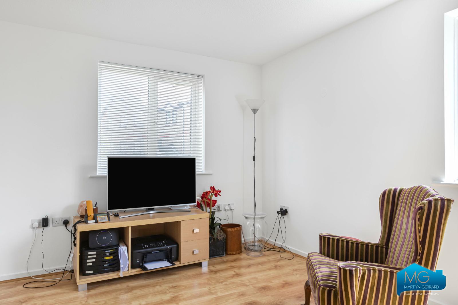 2 bedroom Apartment to rent - Martyn Gerrard