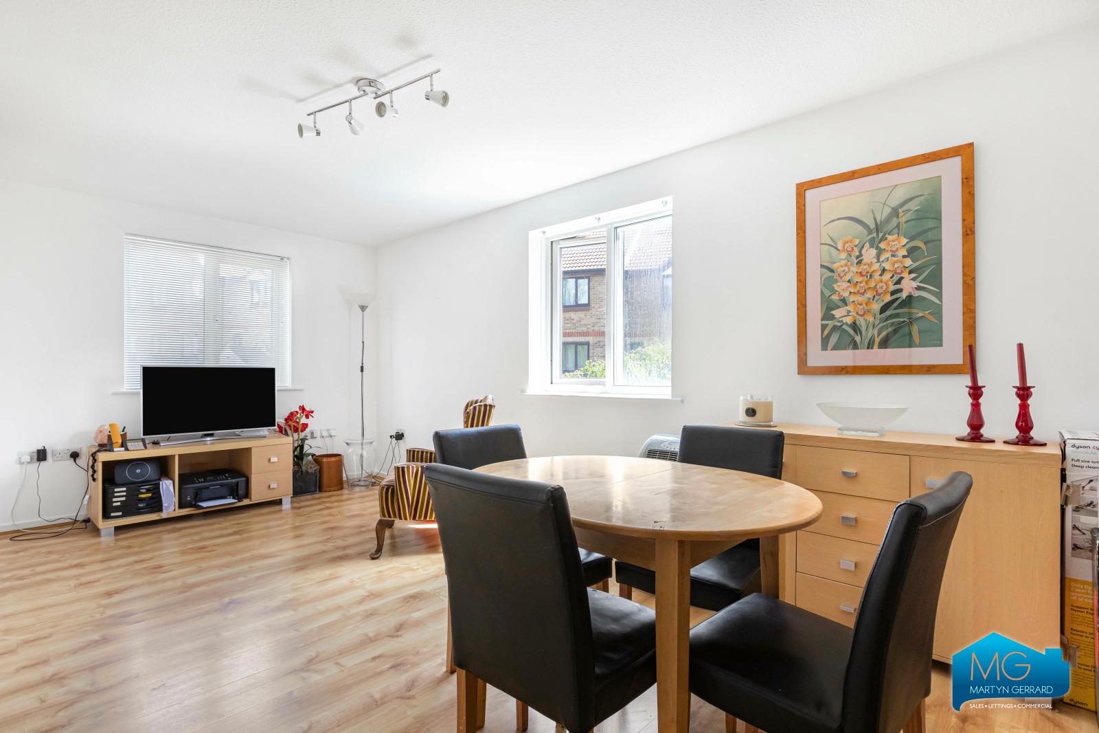 2 bedroom Apartment to rent - Martyn Gerrard